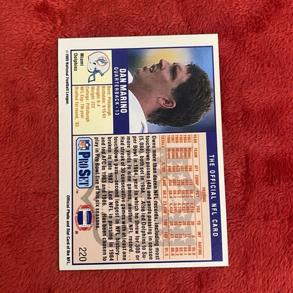 1989 Pro Set Football Card Dan Marino QB Miami Dolphins #220 - Picture 2 of 2